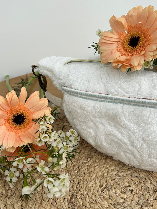 Banane éponge ciselée blanche