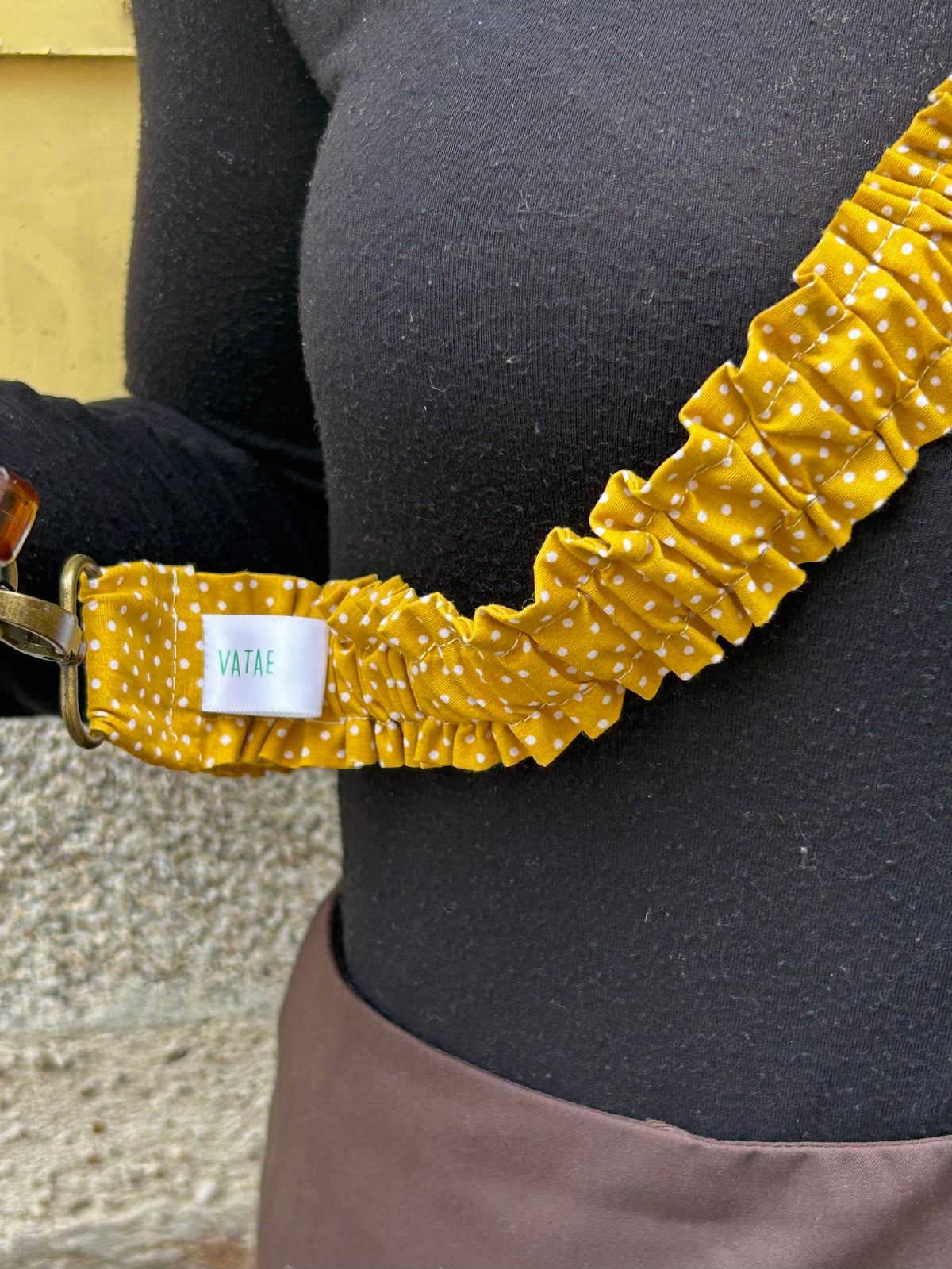 Bandoulière téléphone jaune à pois