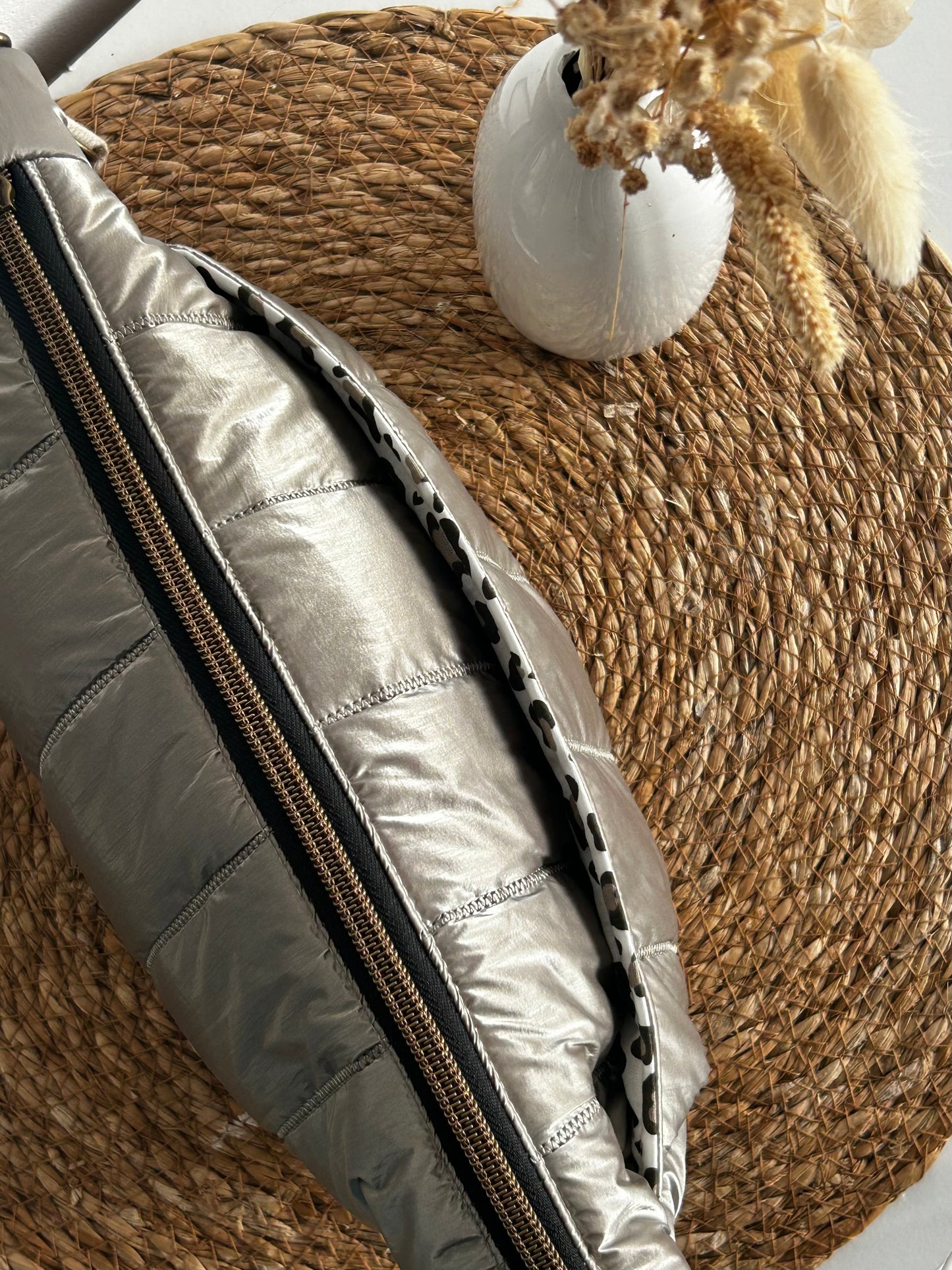 Banane matelassée grise