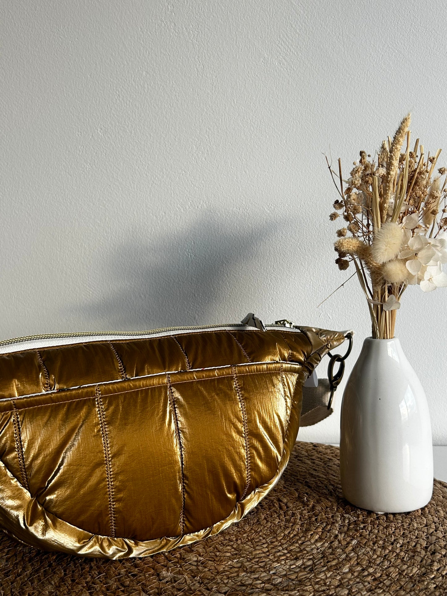 Banane matelassée dorée