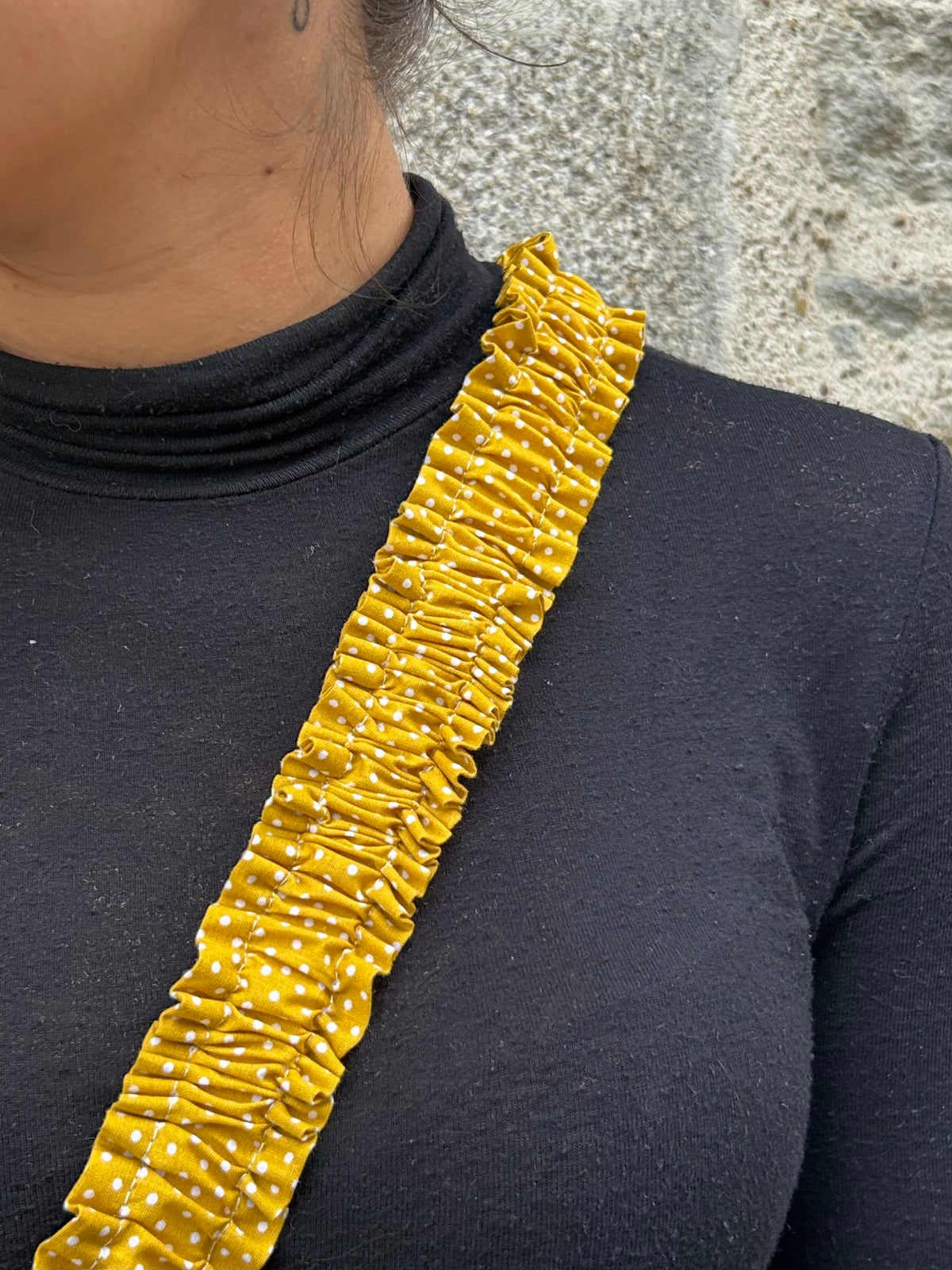 Bandoulière téléphone jaune à pois