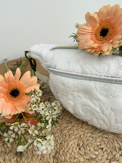 Banane éponge ciselée blanche