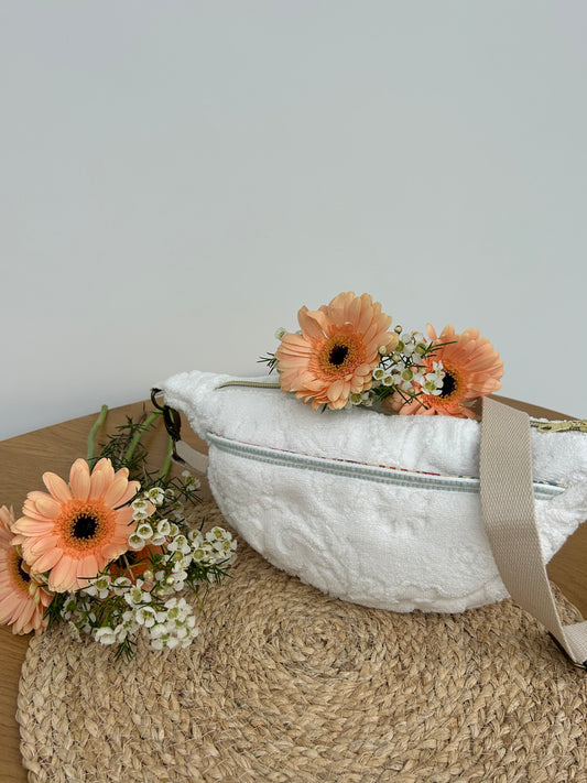 Banane éponge ciselée blanche